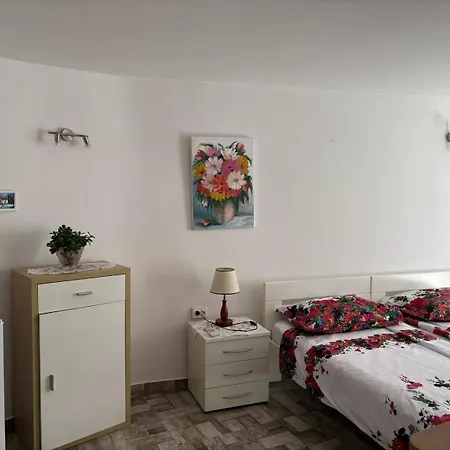 Apartament Lorena *